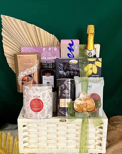 3-types-hari-raya-oud-perfume-gift-sets-display
